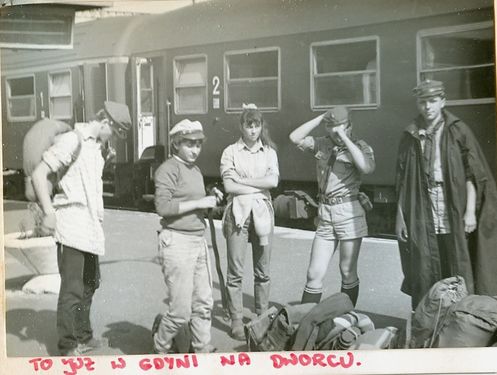 1984 Szczawa. Zlot byłych partyzantów AK z udziałem harcerzy. Szarotka047 fot. J.Kaszuba.jpg