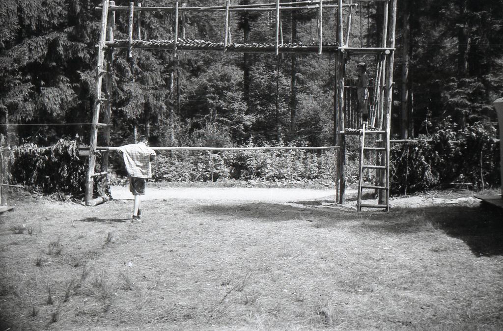 Plik:1983 Lipowa Zimnik. Obóz Puszcza II. Szarotka071 fot. J.Kaszuba.jpg