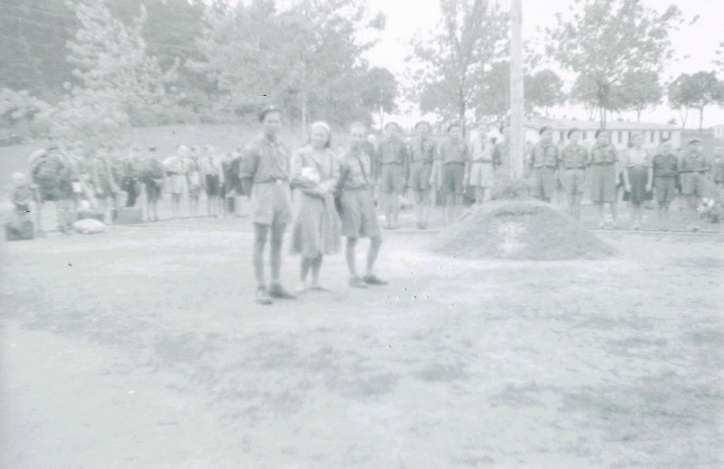 Plik:1947-48 Kolonie w Borkowie. Watra 048 fot. Z.Żochowski.jpg