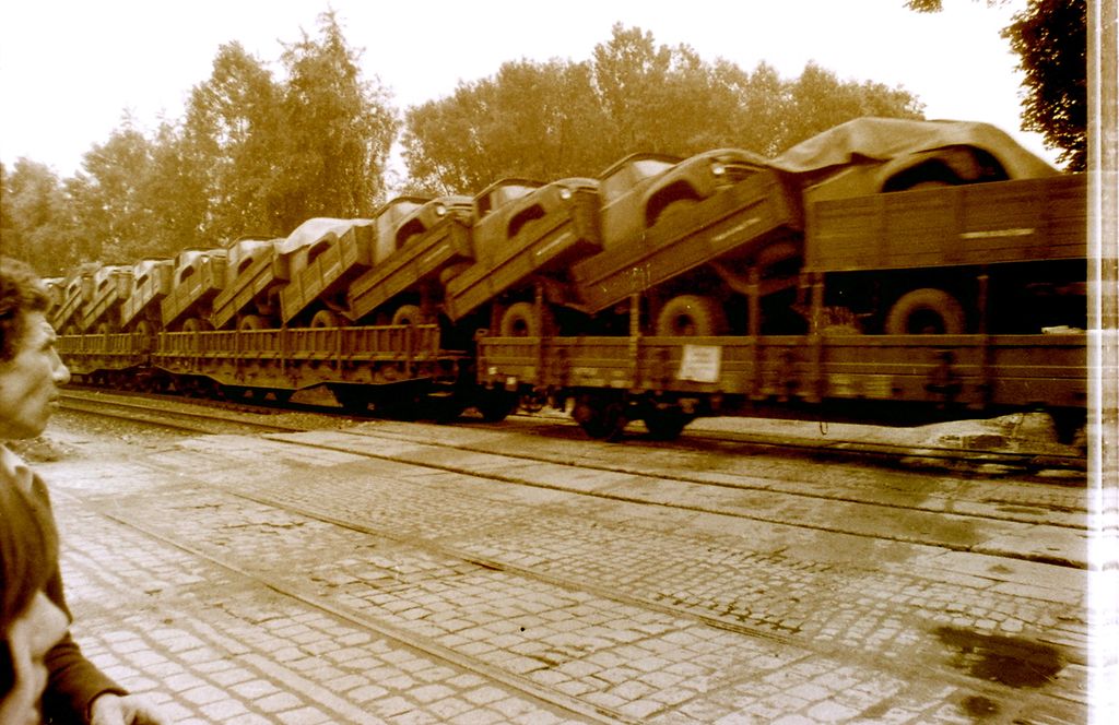 Plik:1980 Obóz wedrowny. Warmia i Mazury. Watra 040 fot. Z.Żochowski.jpg