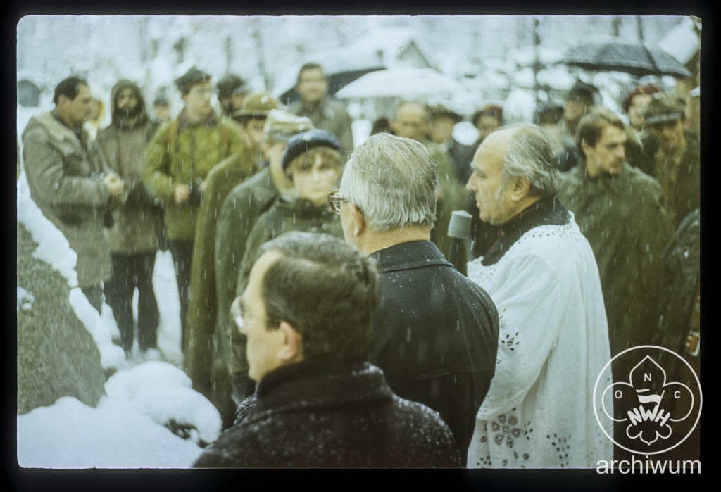 Plik:1981-10-24 Zakopane odsloniecie pomnika Andrzeja i Olgi Malkowskich 024.jpg