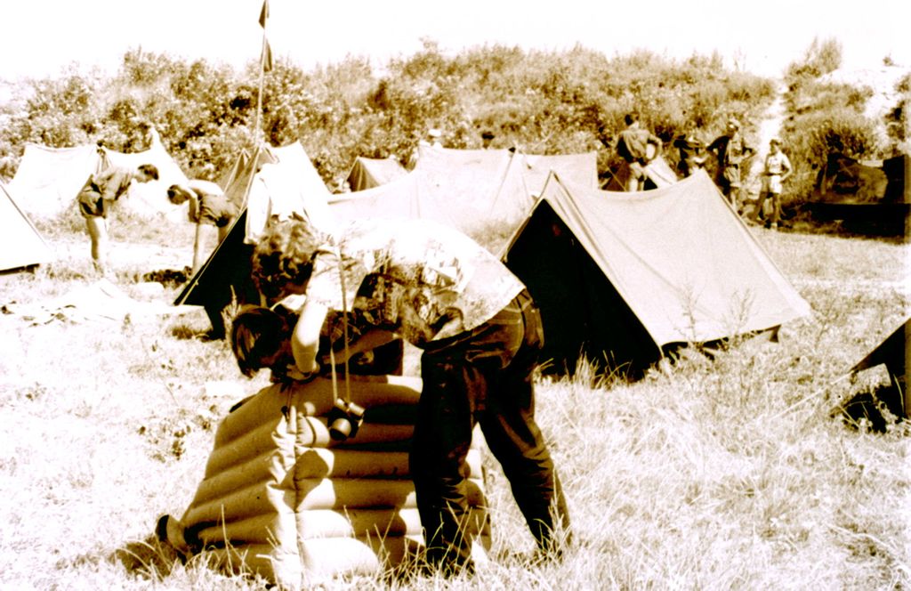 Plik:1957-58 Obóz stały w Bieszczadach. Watra 022 fot. Z.Żochowski.jpg