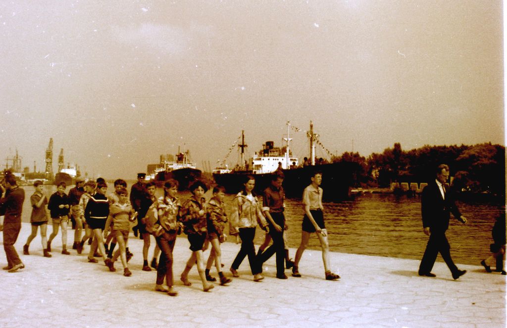 Plik:1966-69 Obóz wędrowny Wyspa Wolin, Szczecin. Watra 070 fot. Z.Żochowski.jpg