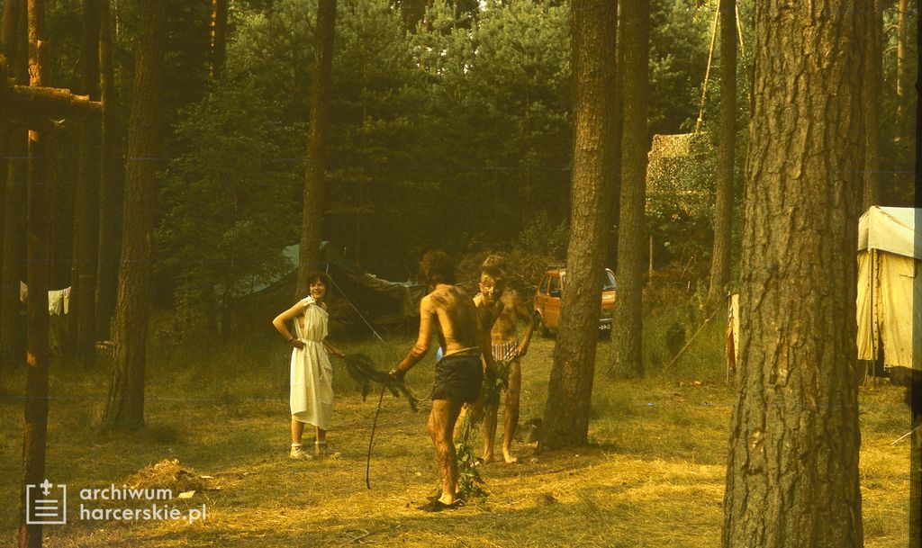 Plik:1988-07 Obóz Uroczysko. jez. Gant. Mazury. Szarotka012 fot. J.Kaszuba.jpg