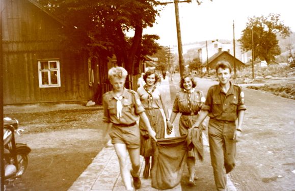 1957-58 Obóz stały w Bieszczadach. Watra 020 fot. Z.Żochowski.jpg