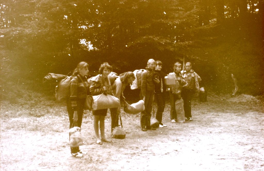 Plik:1966-69 Obóz wędrowny Wyspa Wolin, Szczecin. Watra 091 fot. Z.Żochowski.jpg