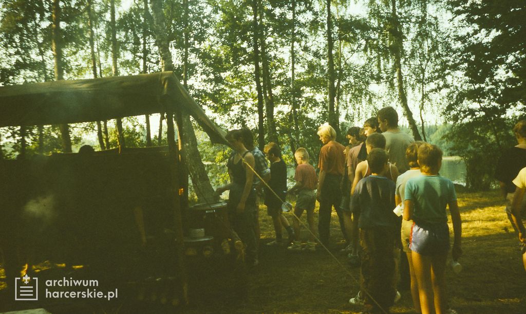Plik:1991-07 Obóz Avalon. jez. Czyste. Poj.Kaszubskie. Szarotka 103 fot. J.Kaszuba.jpg