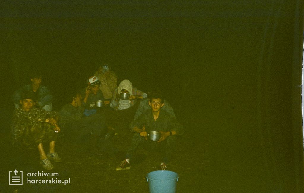 Plik:1991-07 Obóz Avalon. jez. Czyste. Poj.Kaszubskie. Szarotka 109 fot. J.Kaszuba.jpg