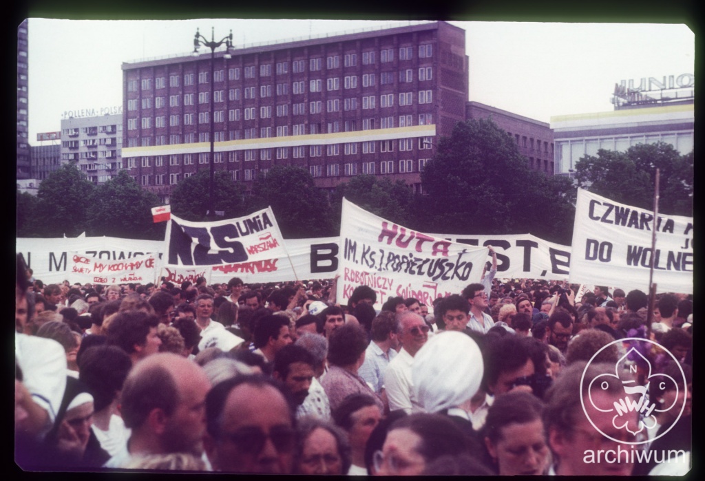 Plik:1987-06 Warszawa Biała Służba 002.jpg