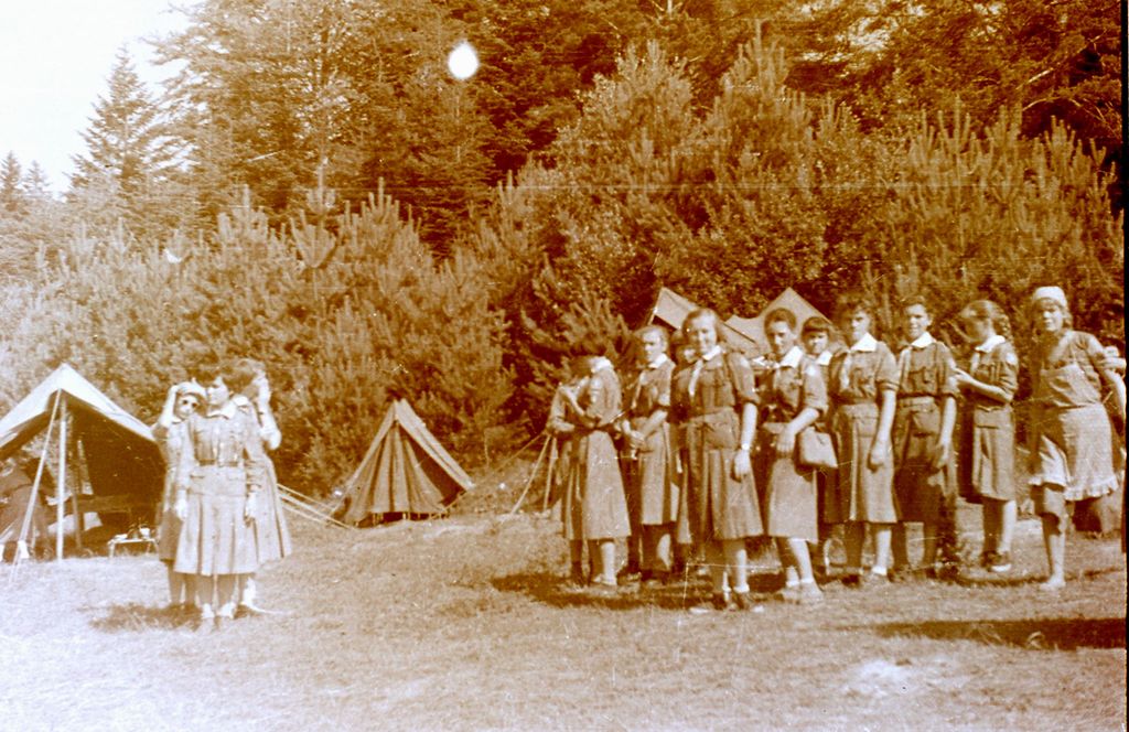 Plik:1957-58 Obóz stały w Bieszczadach. Watra 066 fot. Z.Żochowski.jpg