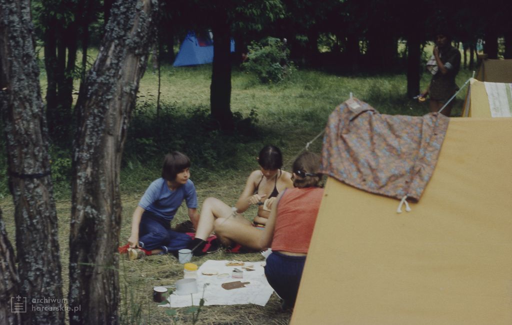 Plik:1980-07 Obóz Beskid Szarotka fot.J.Kaszuba 013.jpg