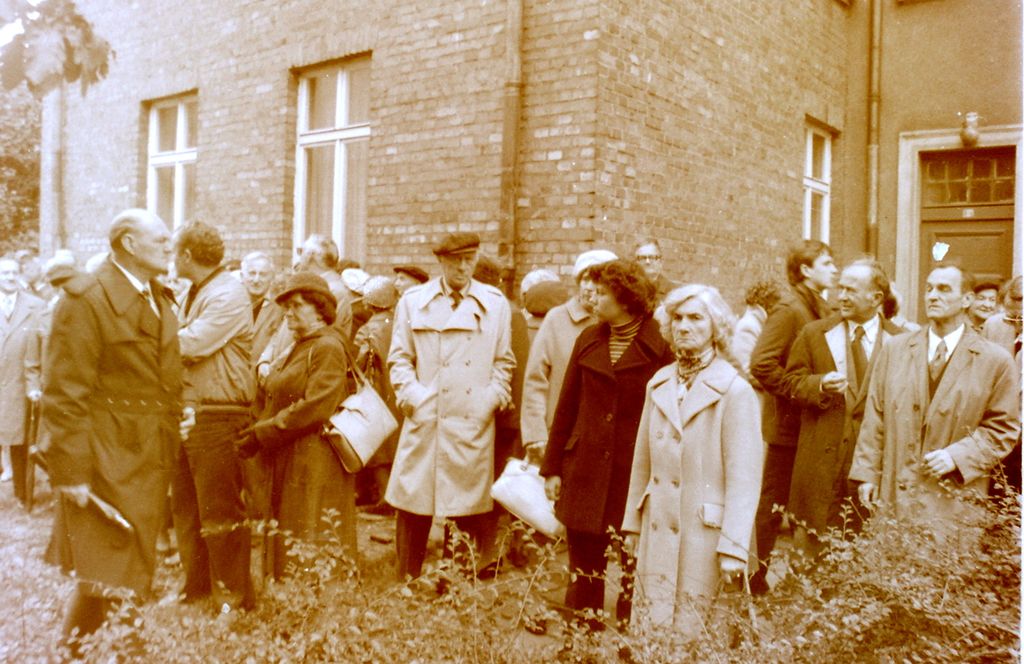 Plik:1981 Odsłonięcie tablicy na Domu Harcerza w Gdańsku. Watra 002 fot. Z.Żochowski.jpg