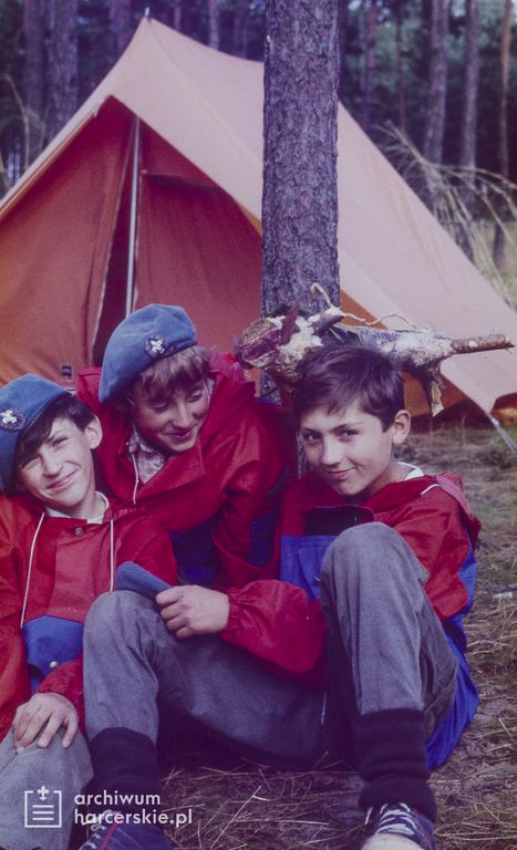 Plik:1984-07 08 Wycinki Duże Szarotka obóz stały Bór fot.J.Kaszuba 016.jpg