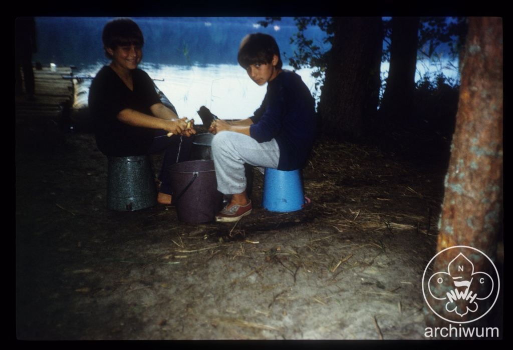 Plik:1990-07 Jezioro Muliste Obóz 3 NDH Niepolomni ze Szczepu Puszcza 022.jpg
