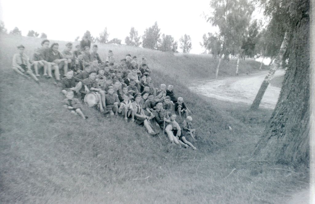 Plik:1947-48 Kolonie w Borkowie. Watra 018 fot. Z.Żochowski.jpg