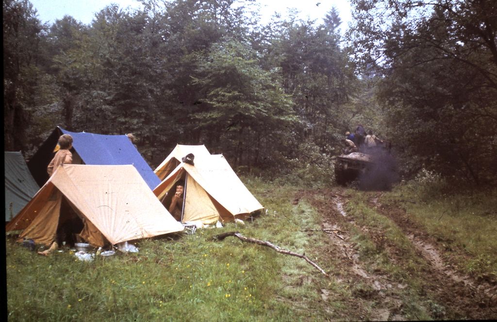 Plik:1974 Obóz wedrowny. Bieszczady . Watra 021 fot. Z.Żochowski.jpg