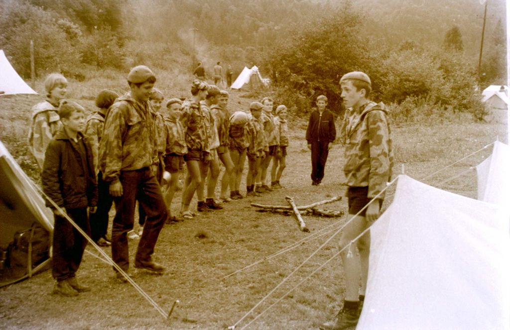 Plik:1966 Obóz wędrowny w Bieszczadach. 2 GDH Watra 076 fot. Z.Żochowski.jpg