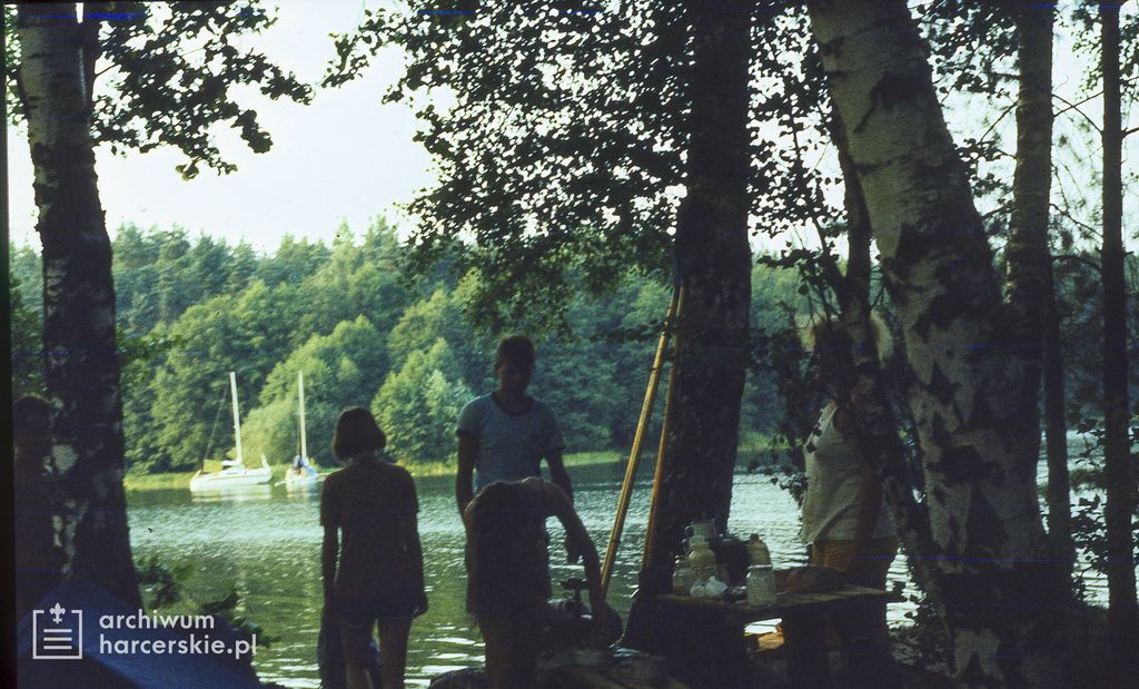 Plik:1989-08 Spływ kajakowy. Wda. Szarotka 031 fot. J.Kaszuba.jpg