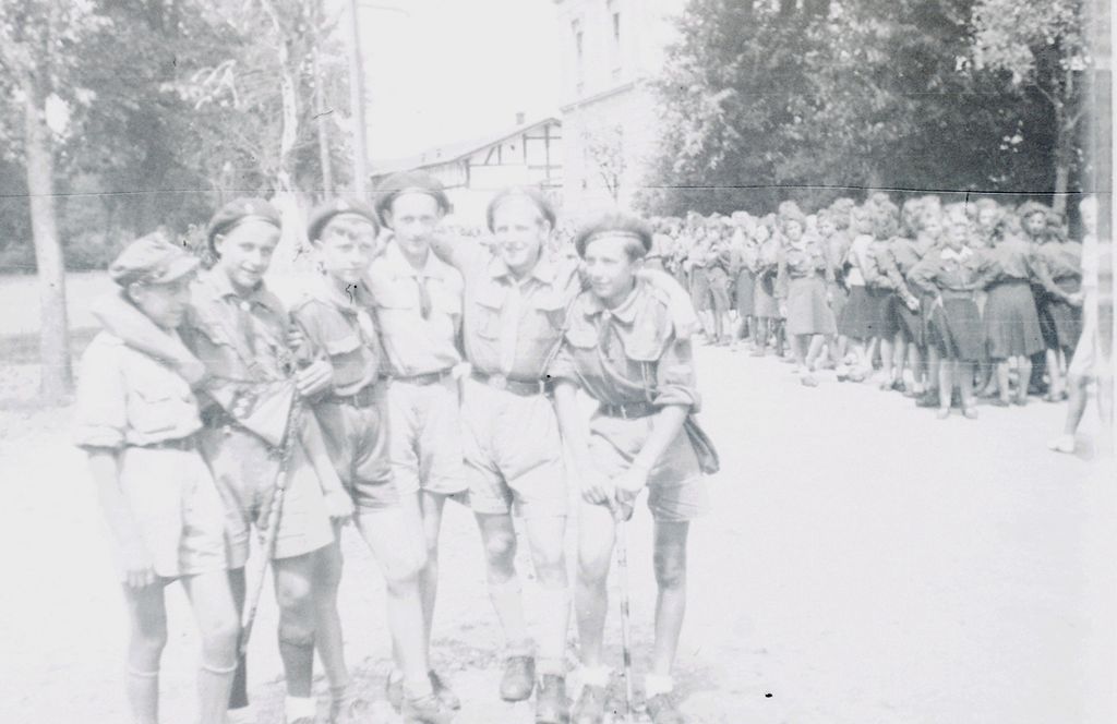 Plik:1947-48 Zbiórka Hufca Gdańsk Oliwa. Watra 006 fot. Z.Żochowski.jpg