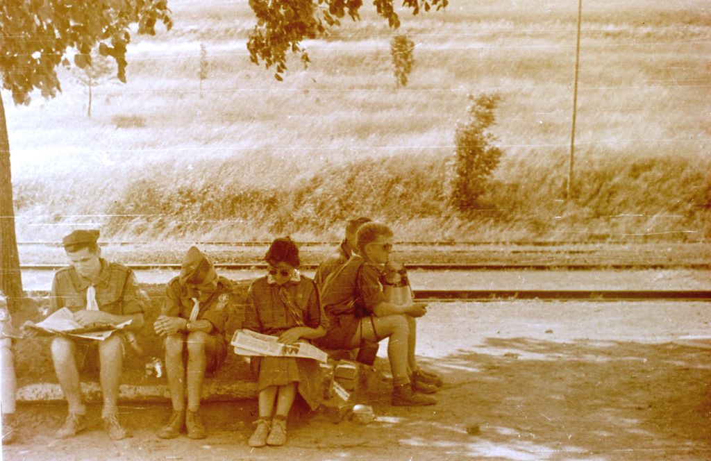 Plik:1957-58 Obóz stały w Bieszczadach. Watra 074 fot. Z.Żochowski.jpg