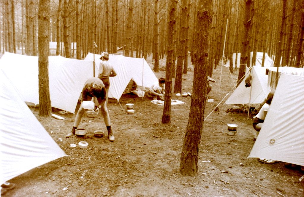 Plik:1980 Obóz wedrowny. Warmia i Mazury. Watra 071 fot. Z.Żochowski.jpg