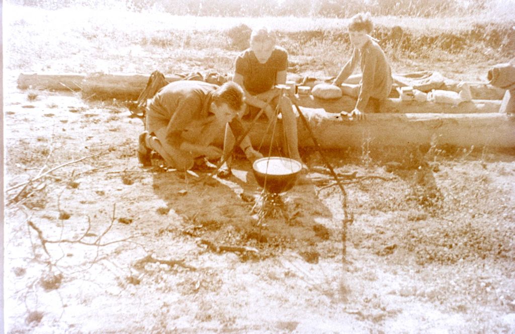 Plik:1956-60 Obóz wędrowny. Bieszczady. 2 GDH Watra 020 fot. Z.Żochowski.jpg