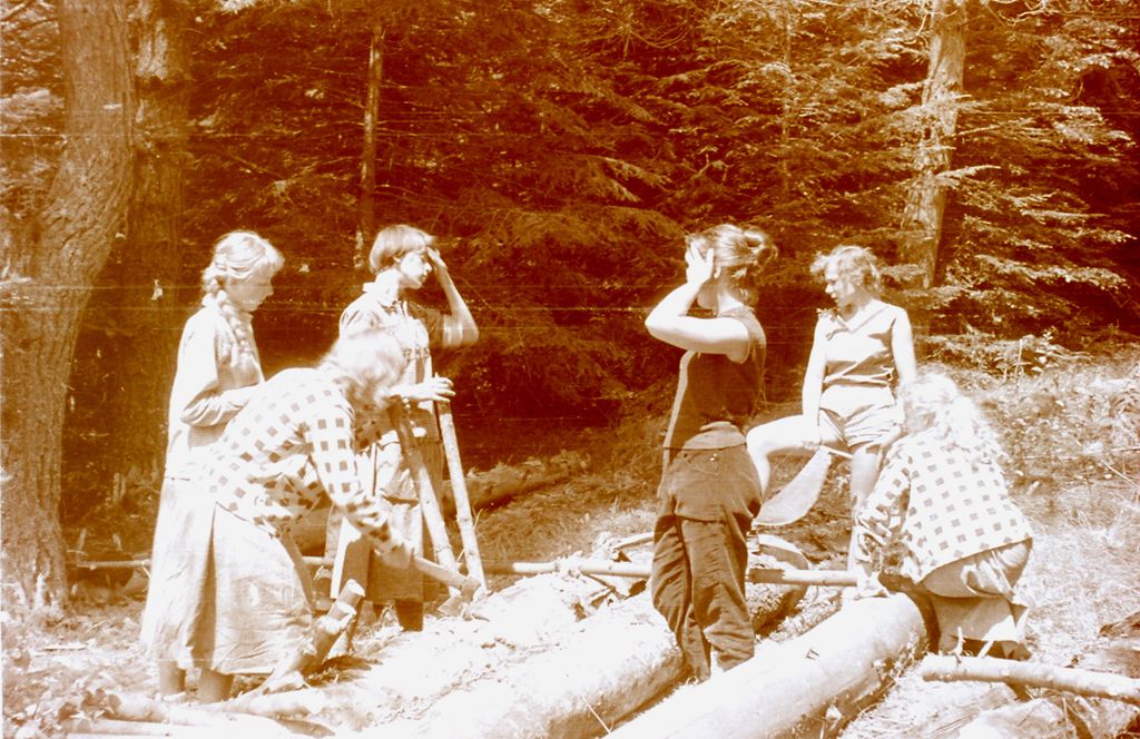 Plik:1957-58 Obóz stały w Bieszczadach. Watra 143 fot. Z.Żochowski.jpg