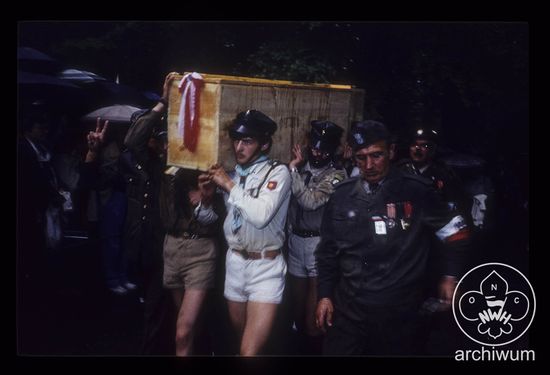 1988-06-10-12 Wykus Pogrzeb mjr Jana Piwnika Ponurego 012.jpg
