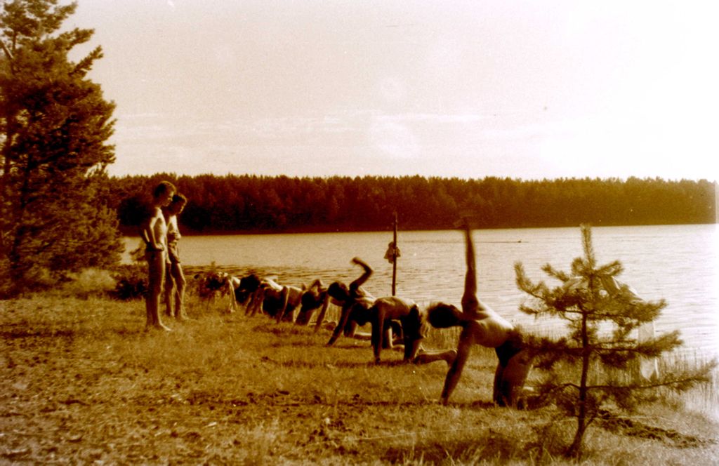 Plik:1956-60 Obóz harcerzy z Gdyni. Watra028 fot. Z.Żochowski.jpg