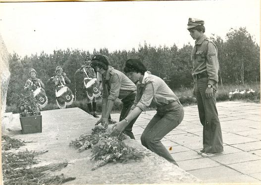1977 Miedzno. Obóz stały Szczepu SP 10 Gdynia. 22 GDH112 fot. D.Zabrocki.jpg