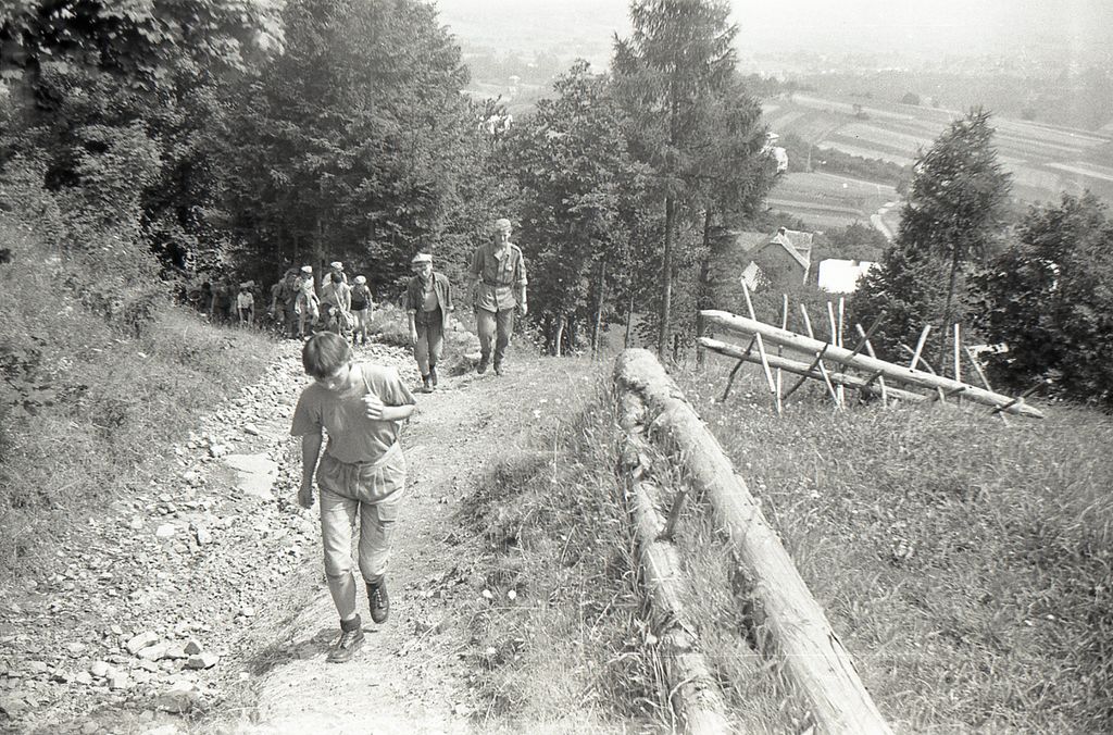 Plik:1983 Lipowa Zimnik. Obóz Puszcza II. Szarotka038 fot. J.Kaszuba.jpg