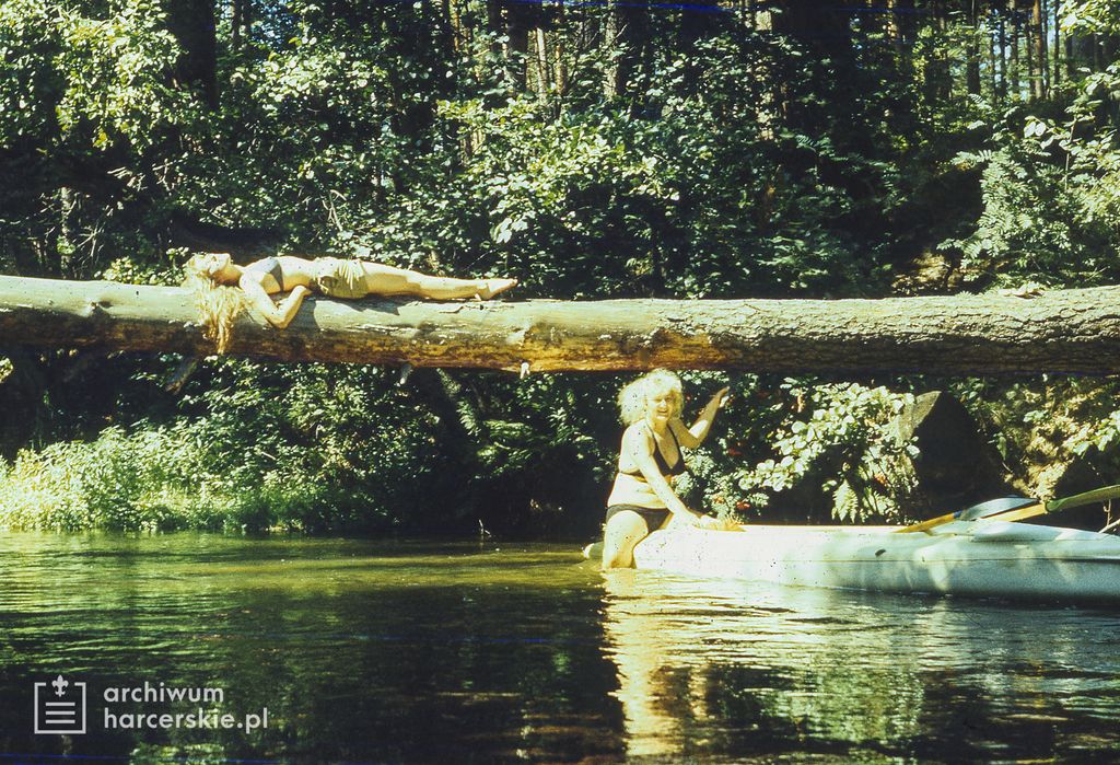 Plik:1989-08 Spływ kajakowy. Wda. Szarotka 021 fot. J.Kaszuba.jpg