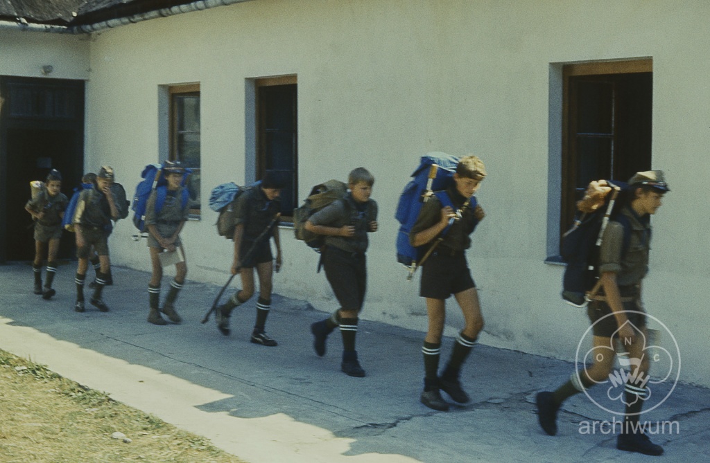 Plik:1982 Obóz kręgu ZAWISZA z Lublina Schron, Bor i Starówka Wierna Rzeka 077.jpg