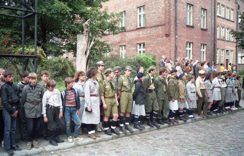 Plik:1991 18.09 Odsłonięcie tablicy Czarnego. Gdańsk. Szarotka015 fot. J.Kaszuba.jpg