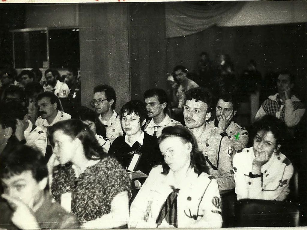Plik:1990 II Zjazd ZHR. Wrocław. Szarotka021 fot. J.Kaszuba.jpg