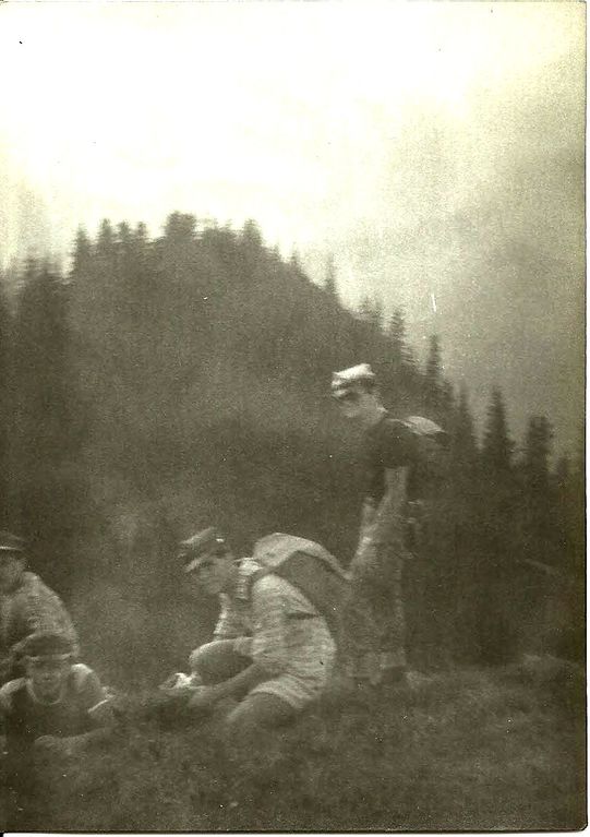 Plik:1984 Szczawa. Zlot byłych partyzantów AK z udziałem harcerzy. Szarotka014 fot. J.Kaszuba.jpg