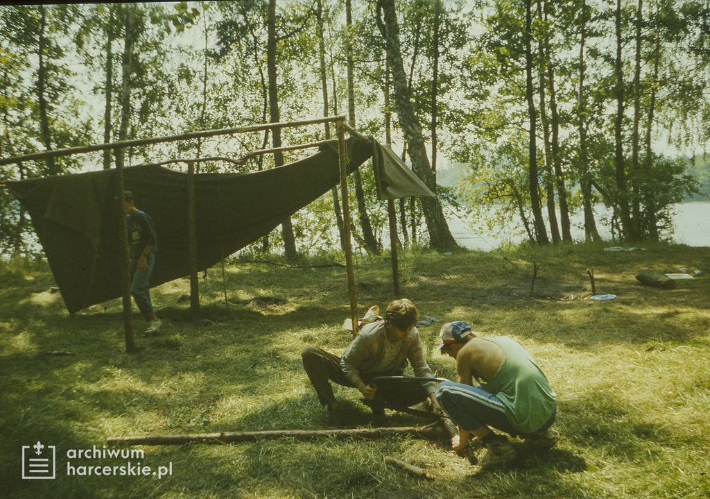 Plik:1991-07 Obóz Avalon. jez. Czyste. Poj.Kaszubskie. Szarotka 112 fot. J.Kaszuba.jpg