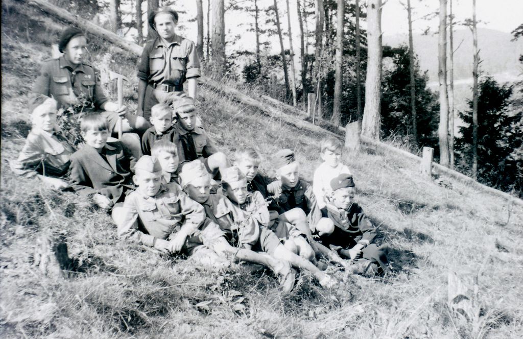 Plik:1947-48 Kolonie w Borkowie. Watra 046 fot. Z.Żochowski.jpg