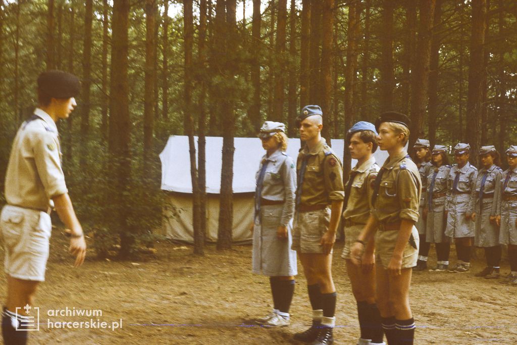 Plik:1985-07 08 Jez.Białe k. Machar Szarotka obóz stały Buchtowisko fot.J.Kaszuba 025.jpg