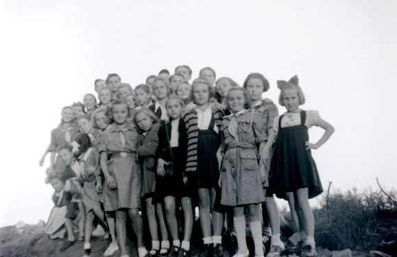 1947-49 Harcerze odgruzowują Gdańsk. Watra 005 fot. Z.Żochowski.jpg