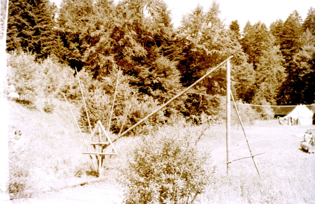 Plik:1957-58 Obóz stały w Bieszczadach. Watra 012 fot. Z.Żochowski.jpg