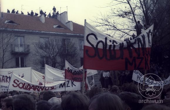 1984-11 Warszawa pogrzeb ks. Jerzego Popiełuszki Szczep Puszcza 003.jpg