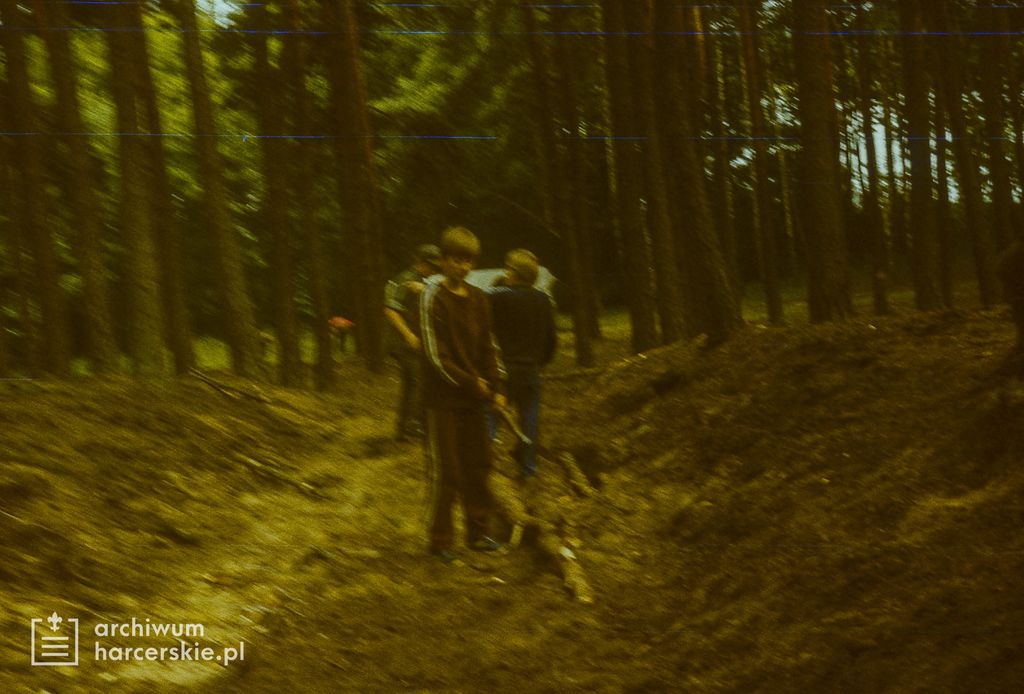 Plik:1986-07 Miały. Puszcza Notecka. Obóz Rezerwat. Szarotka 063 fot. J.Kaszuba.jpg