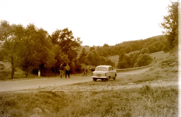 1966 Obóz wędrowny w Bieszczadach. 2 GDH Watra 066 fot. Z.Żochowski.jpg
