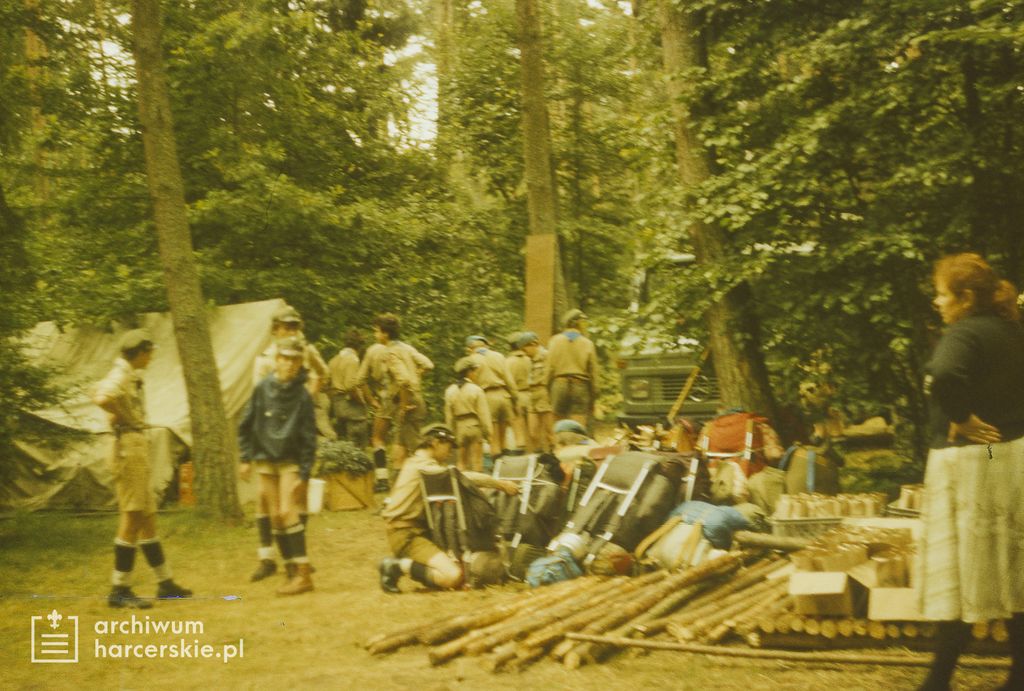 Plik:1987-07 Sąpy. jez.Jeziorak.Obóz Gniazdo. Szarotka 051 fot. J.Kaszuba.jpg
