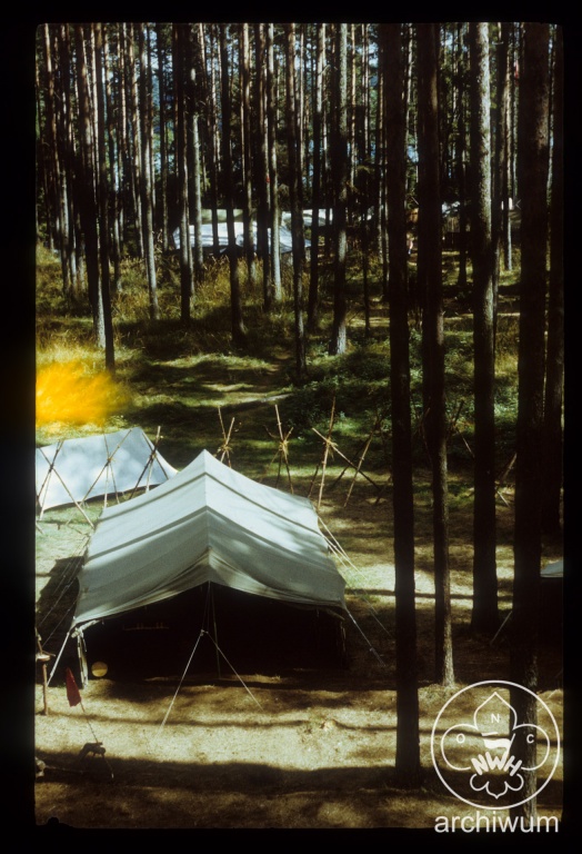 Plik:1985-08 Jez. Dłużek k. Jedwabna - Obóz Szczepu Puszcza z Niepołomic 019.jpg