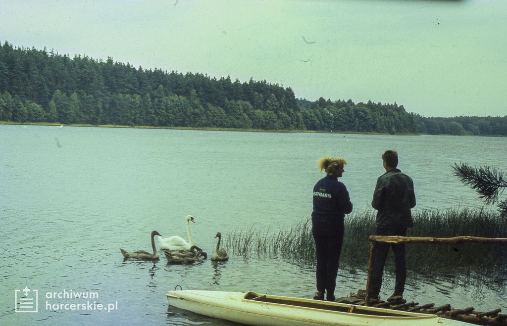 Plik:1989-08 Spływ kajakowy. Wda. Szarotka 018 fot. J.Kaszuba.jpg