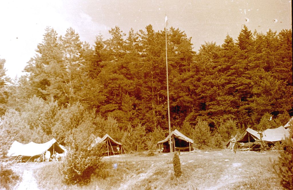 Plik:1957-58 Obóz stały w Bieszczadach. Watra 093 fot. Z.Żochowski.jpg