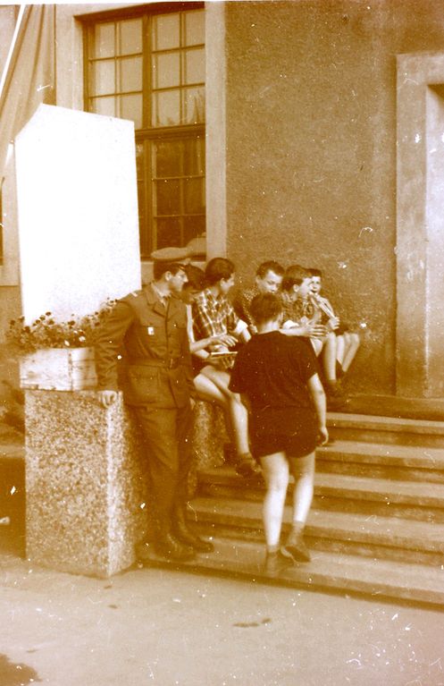 Plik:1966-69 Obóz wędrowny Wyspa Wolin, Szczecin. Watra 059 fot. Z.Żochowski.jpg