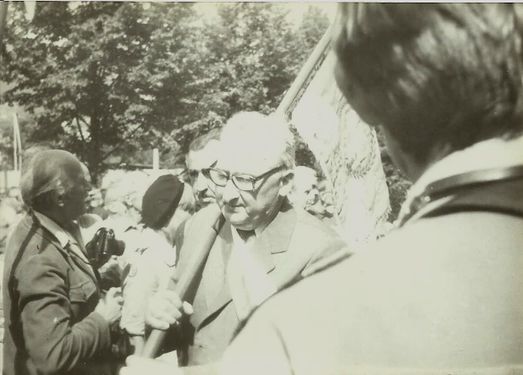1984 Szczawa. Zlot byłych partyzantów AK z udziałem harcerzy. Szarotka012 fot. J.Kaszuba.jpg
